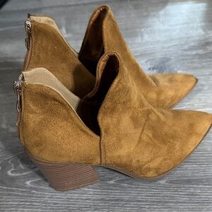 Women's Suede Pointed Toe Ankle Booties in Cognac
